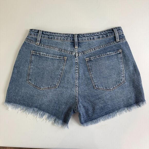 KanCan Women's High Rise Mom Shorts Medium Wash Distressed Size 13 / 30 - Picture 3 of 12